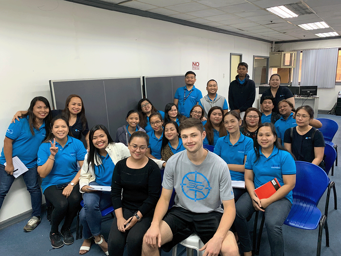 The Forex World team in Ortigas, Metro Manila, who answer customer calls